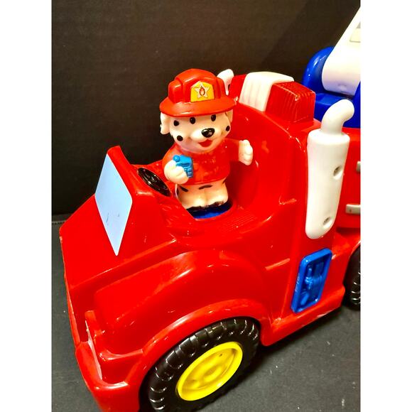 Kiddieland - Light N Sound Fire Engine - Red vehicle truck Dalmatian - Picture 2 of 5